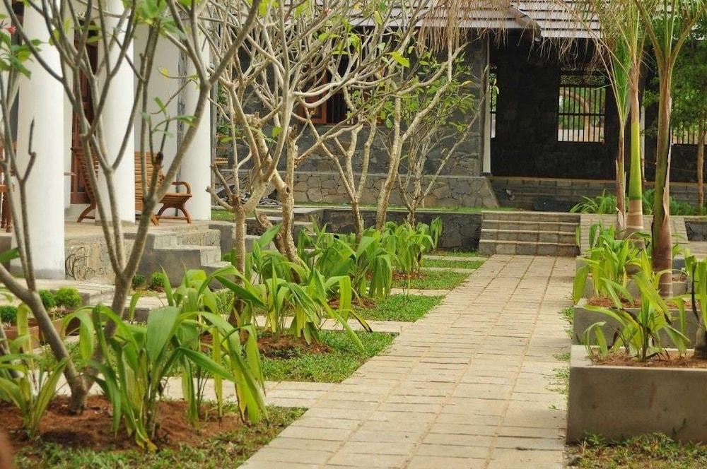 Yala Oga Reach Hotel Tissamaharama Exterior foto
