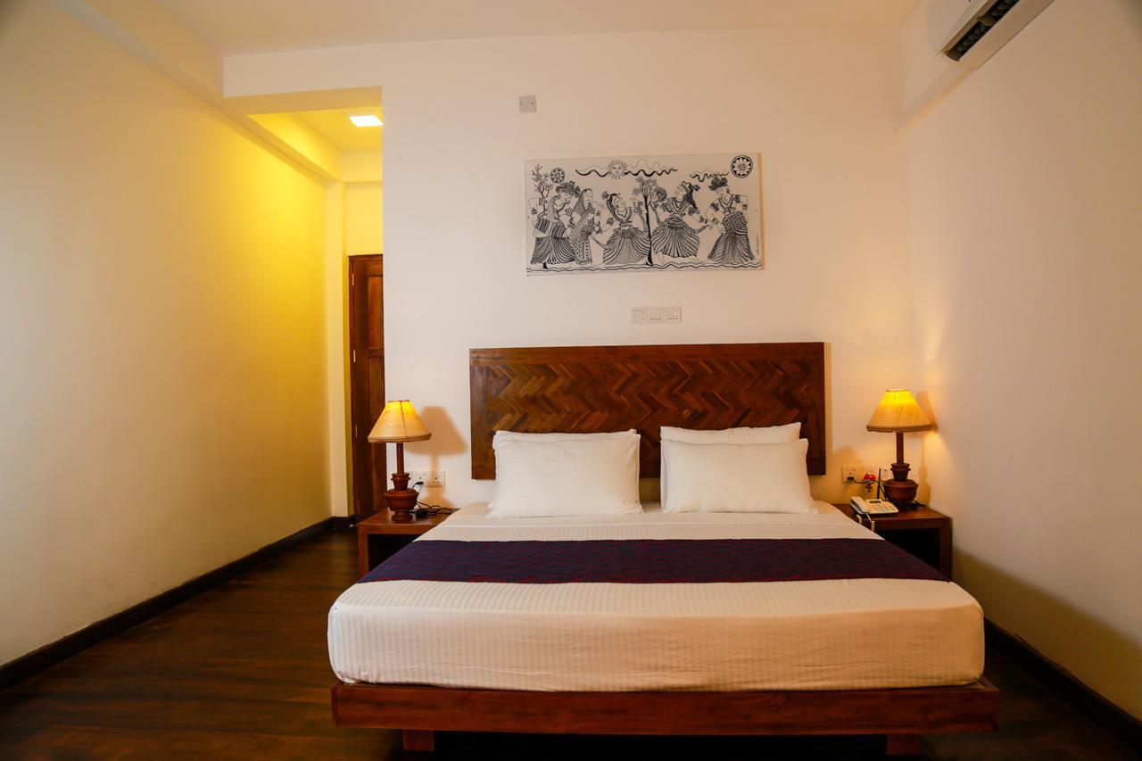 Yala Oga Reach Hotel Tissamaharama Exterior foto