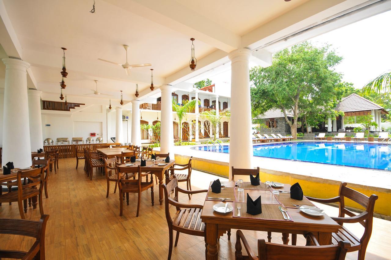 Yala Oga Reach Hotel Tissamaharama Exterior foto