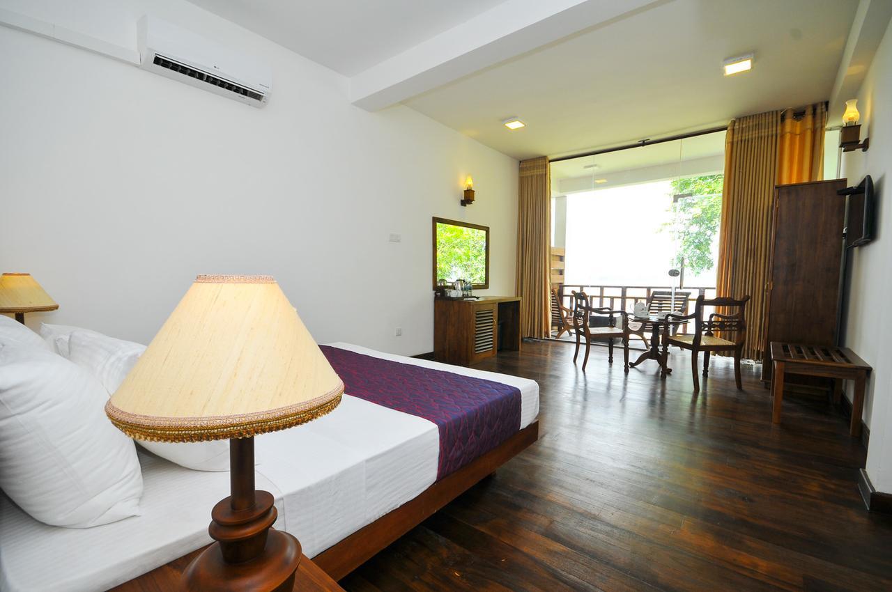 Yala Oga Reach Hotel Tissamaharama Exterior foto