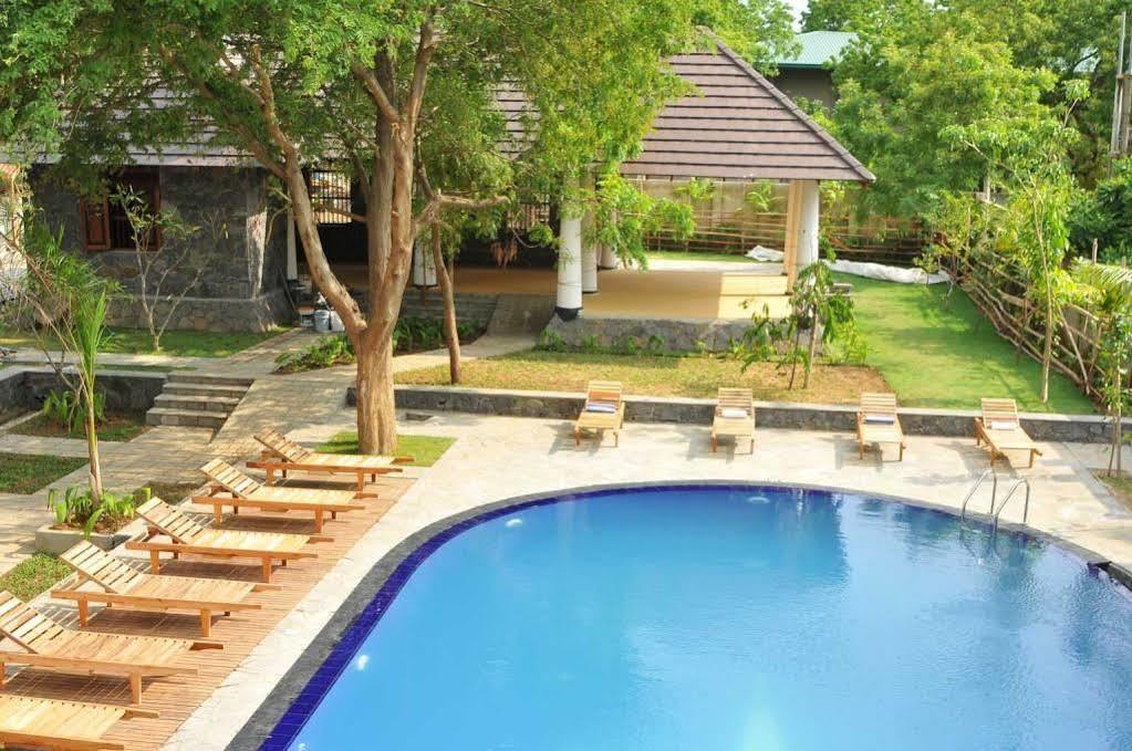 Yala Oga Reach Hotel Tissamaharama Exterior foto
